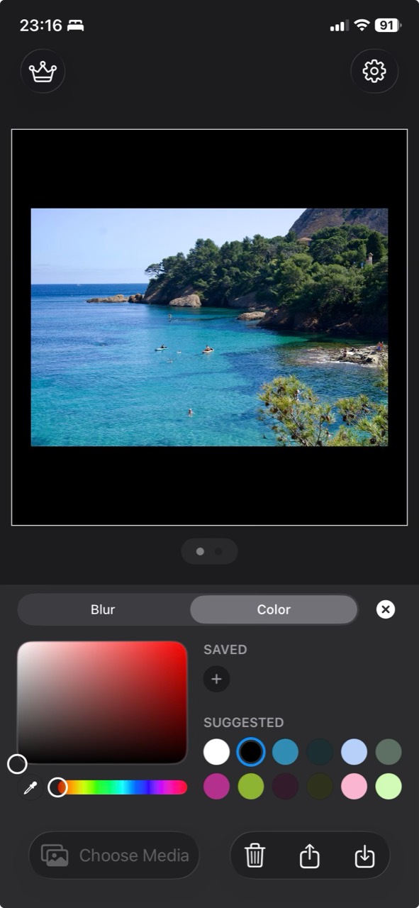 Selecting black in Simple Border while previewing black bars around a landscape photo